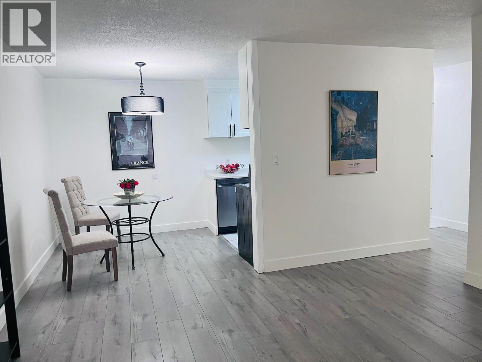 212 780 Premier Street, North Vancouver, British Columbia  V7J 2G8 - Photo 4 - R3115675