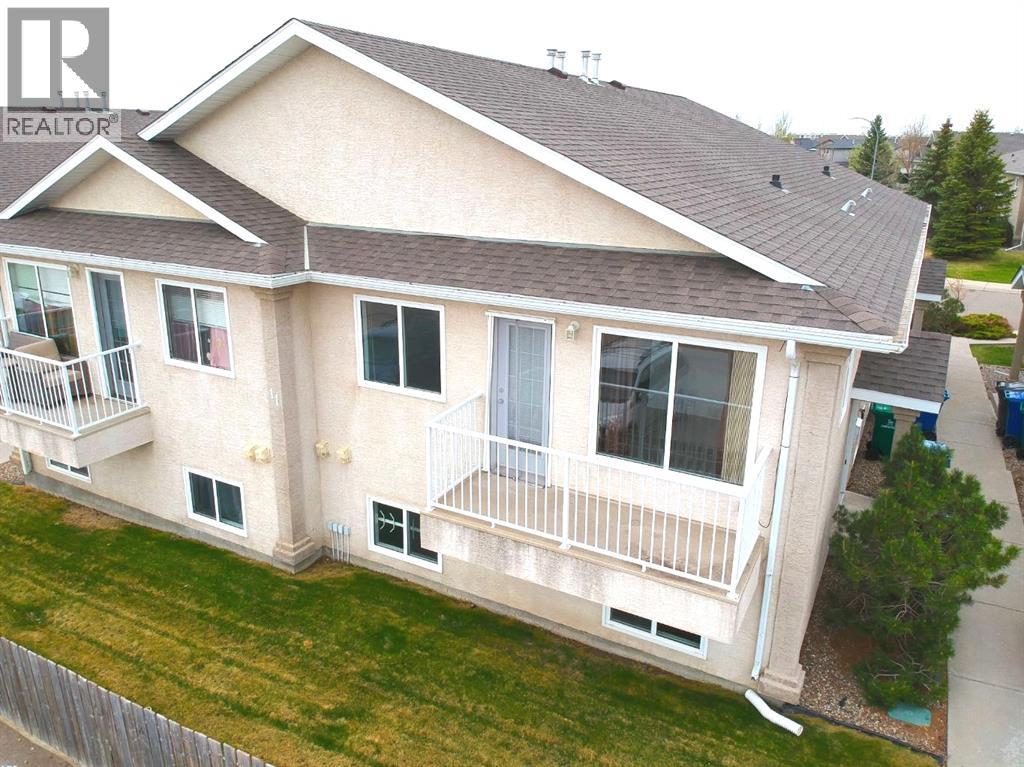 4, 11 Highlands Place W, Lethbridge, Alberta  T1J 4X8 - Photo 1 - A2309689