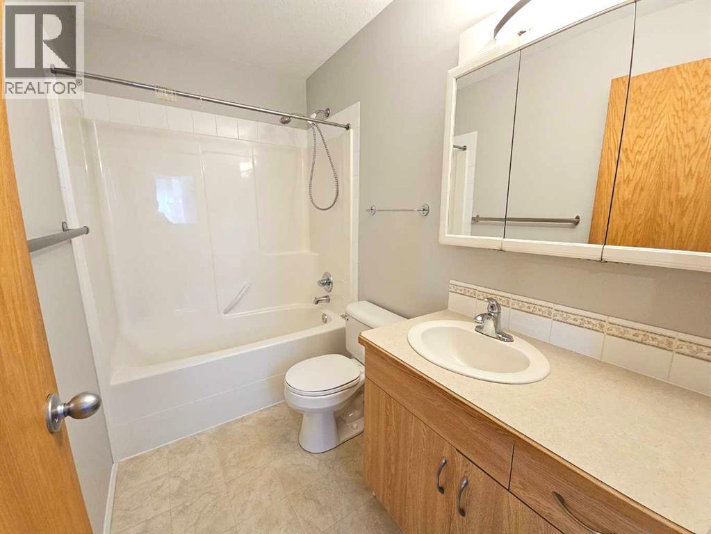 4, 11 Highlands Place W, Lethbridge, Alberta  T1J 4X8 - Photo 19 - A2309689