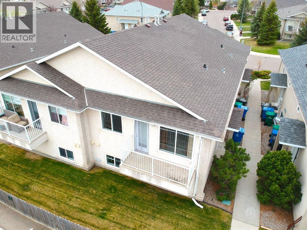 4, 11 Highlands Place W, Lethbridge, Alberta  T1J 4X8 - Photo 2 - A2309689