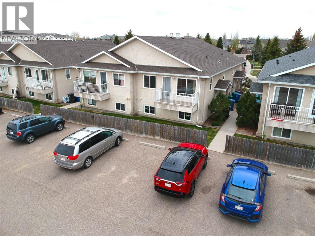 4, 11 Highlands Place W, Lethbridge, Alberta  T1J 4X8 - Photo 3 - A2309689