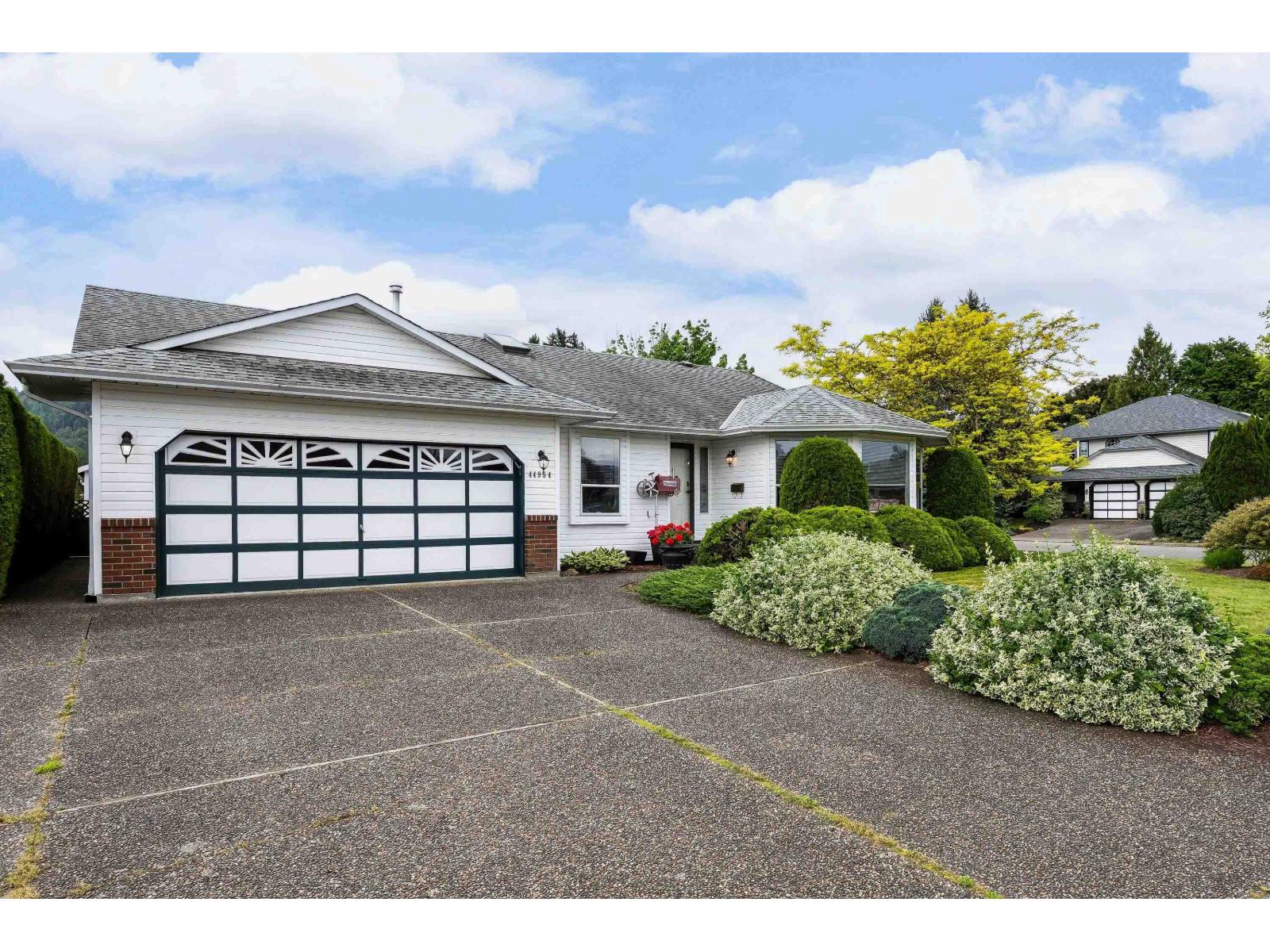44954 Bedford Place, Sardis South, Chilliwack, British Columbia  V2R 3C2 - Photo 3 - R3121318