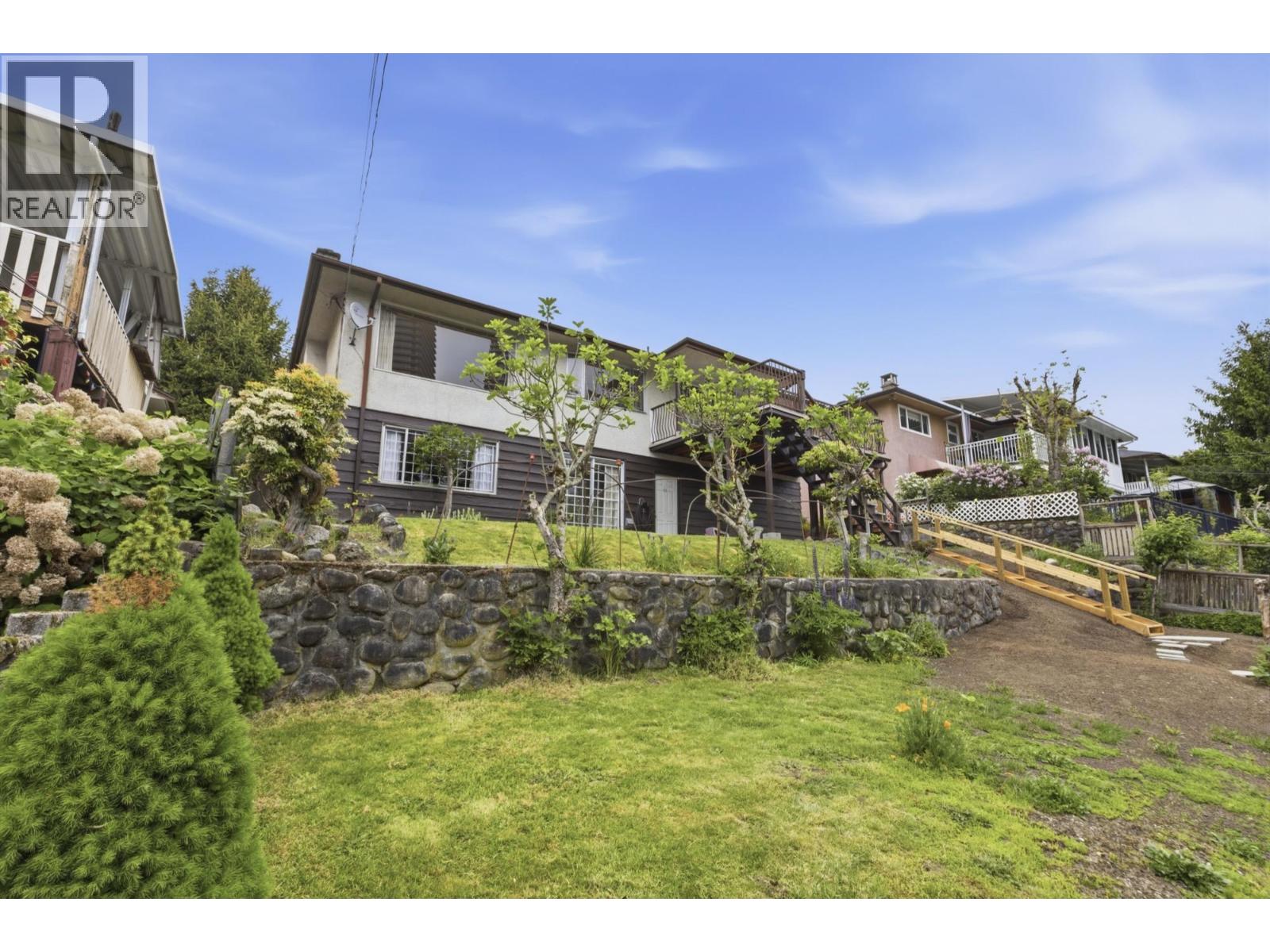 4782 Ridgelawn Drive, Burnaby, British Columbia  V5C 3Y2 - Photo 28 - R3121476