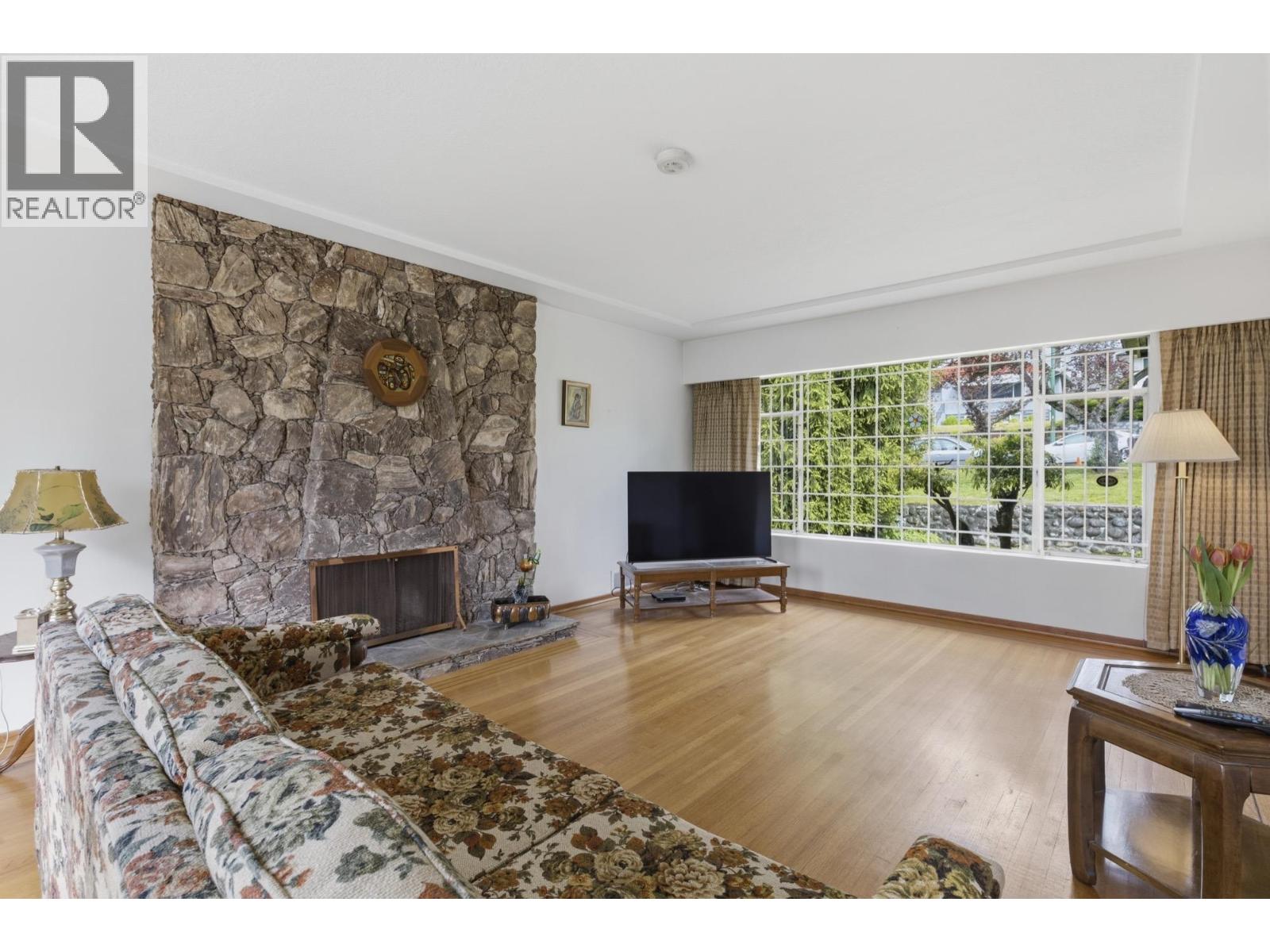 4782 Ridgelawn Drive, Burnaby, British Columbia  V5C 3Y2 - Photo 5 - R3121476