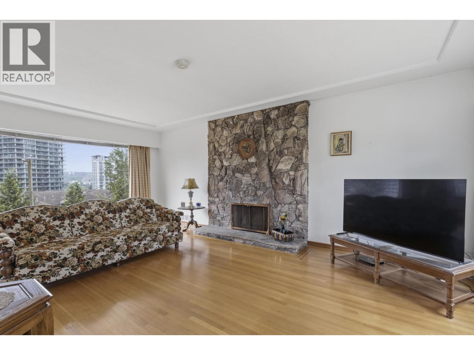 4782 Ridgelawn Drive, Burnaby, British Columbia  V5C 3Y2 - Photo 6 - R3121476