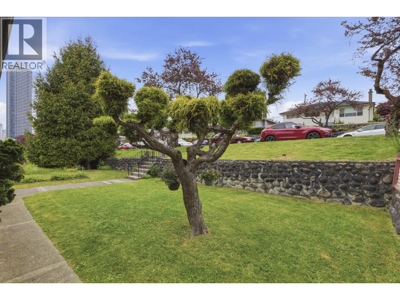 4782 Ridgelawn Drive, Burnaby, British Columbia  V5C 3Y2 - Photo 4 - R3121476