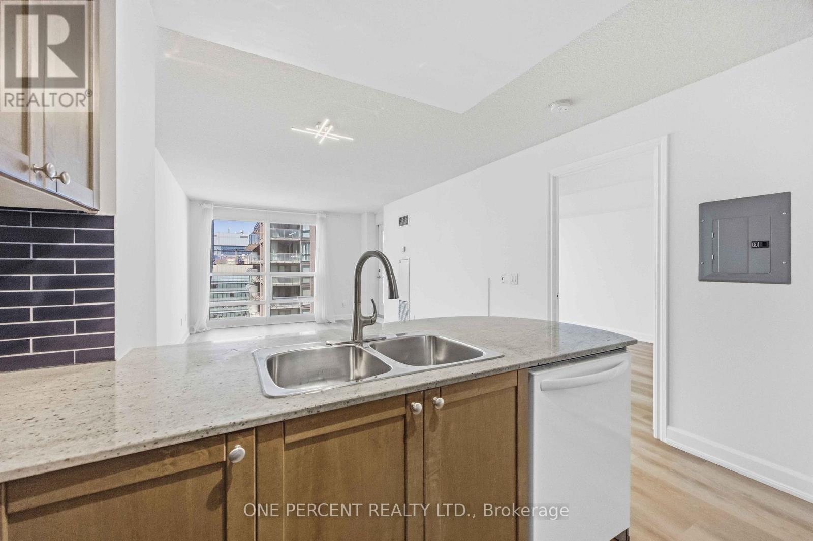 2811 - 763 Bay Street, Toronto, Ontario  M5G 2R3 - Photo 10 - C13107422