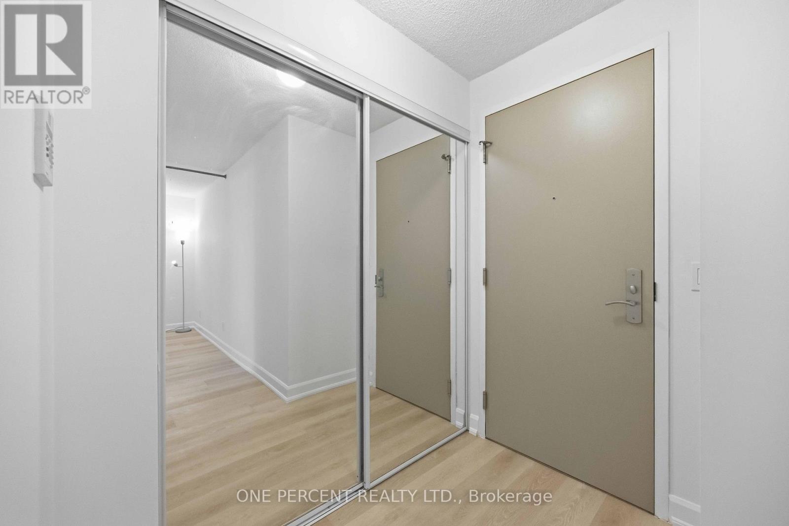 2811 - 763 Bay Street, Toronto, Ontario  M5G 2R3 - Photo 4 - C13107422