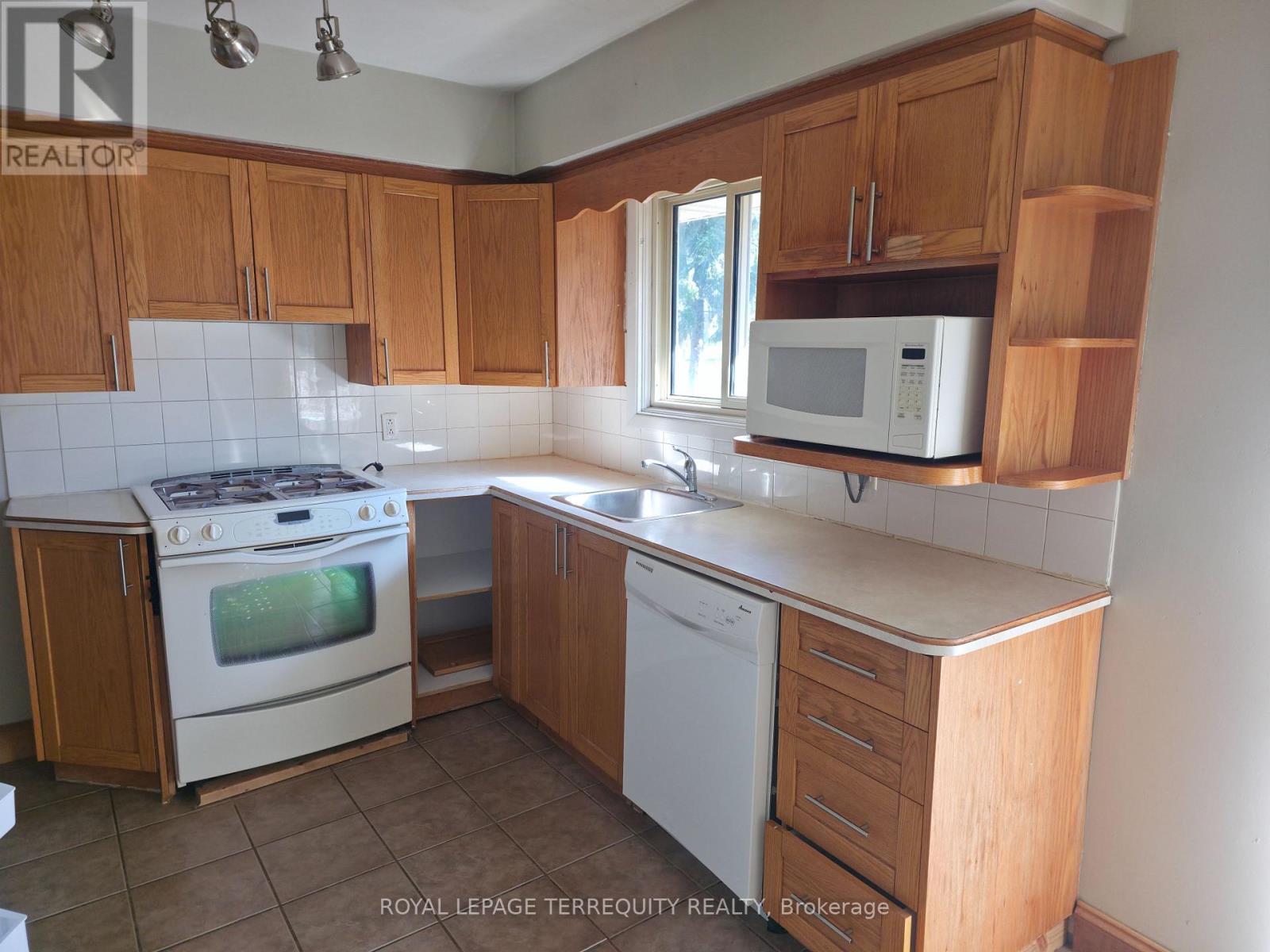 Main - 319 Hillcroft Street, Oshawa, Ontario  L1G 2M1 - Photo 4 - E13107450