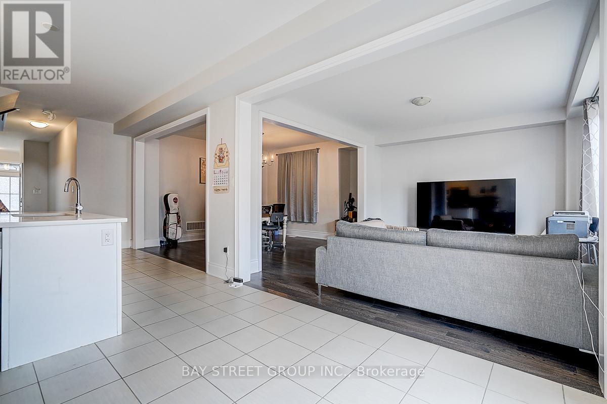 19 Nigh Drive, Markham, Ontario  L3S 0G4 - Photo 8 - N13107420