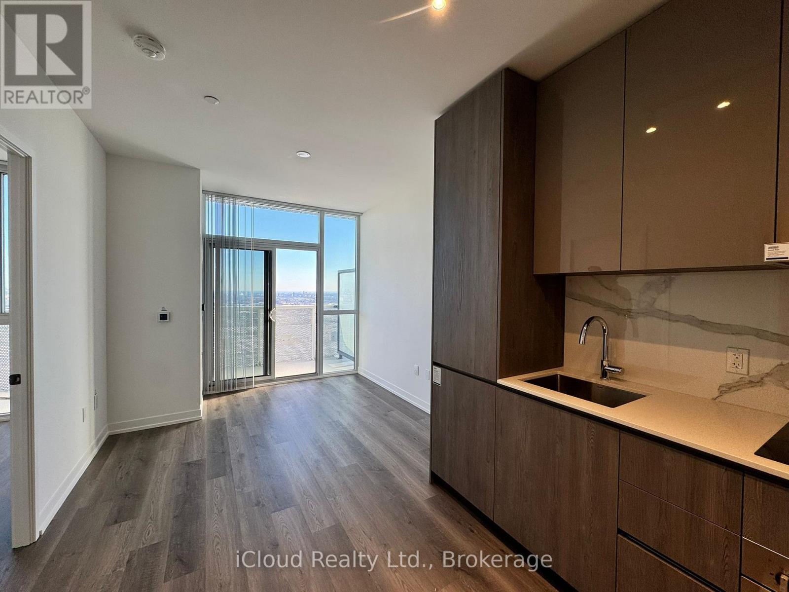 6010 - 8 Interchange Way, Vaughan, Ontario  L4K 0R2 - Photo 3 - N13107468