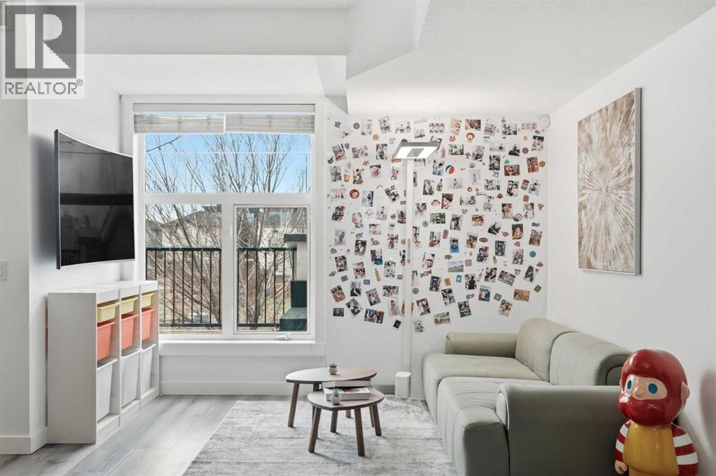 744 73 Street Sw, Calgary, Alberta  T3H 5V9 - Photo 11 - A2305016