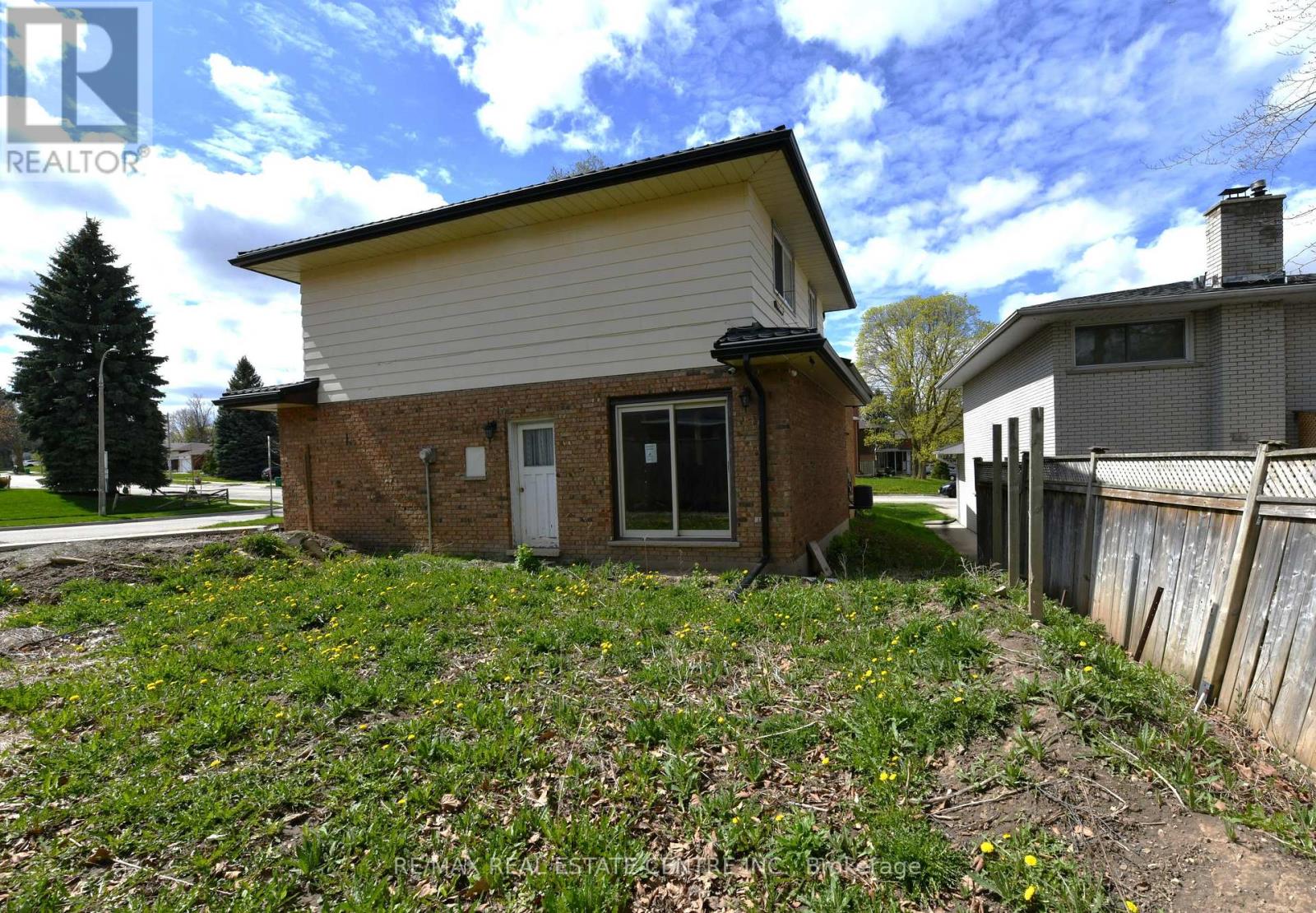 110 Silverspring Crescent, Kitchener, Ontario  N2M 4P4 - Photo 3 - X13107462