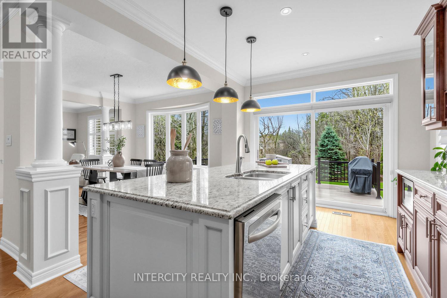 12 SANDBANKS DRIVE, Richmond Hill, Ontario