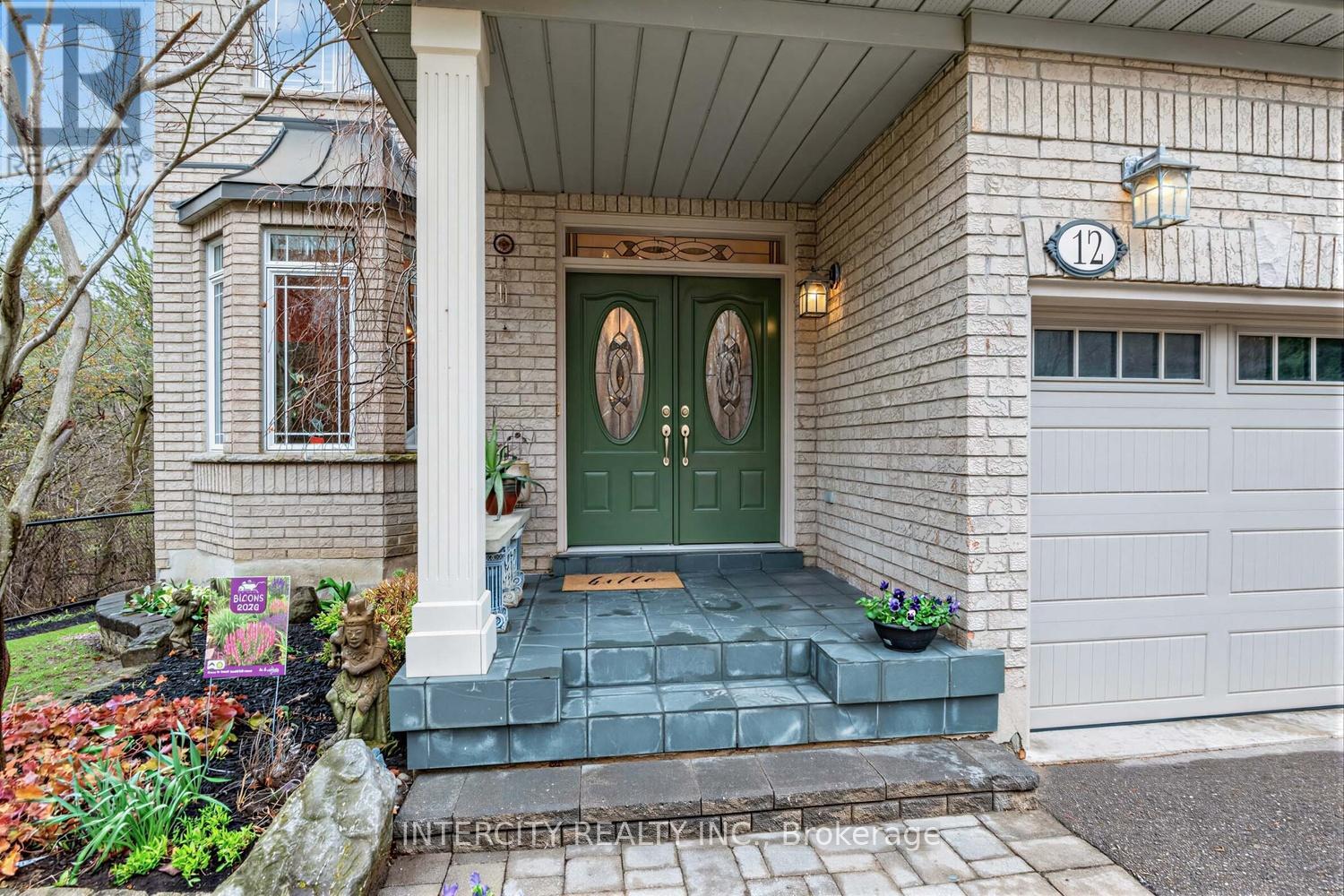 12 Sandbanks Drive, Richmond Hill, Ontario  L4E 3J5 - Photo 3 - N13064376
