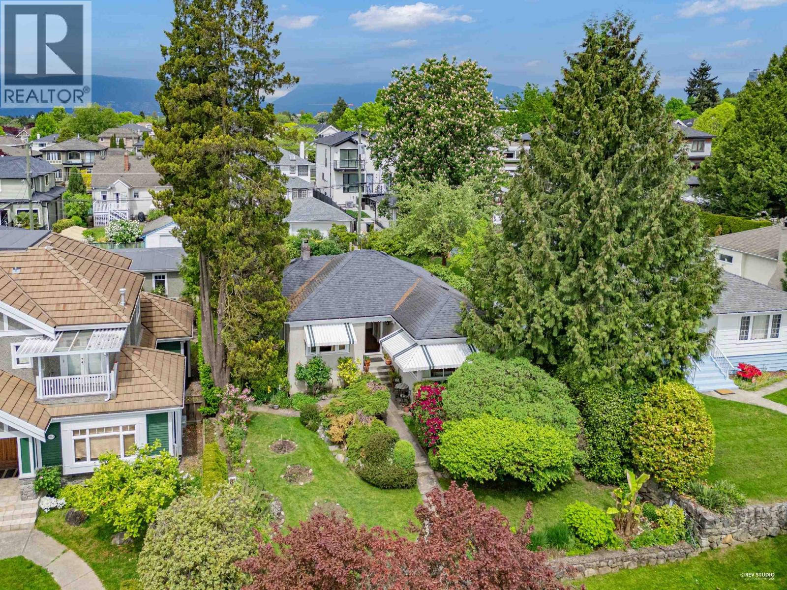 2245 W 22nd Avenue, Vancouver, British Columbia  V6L 1L6 - Photo 3 - R3121617