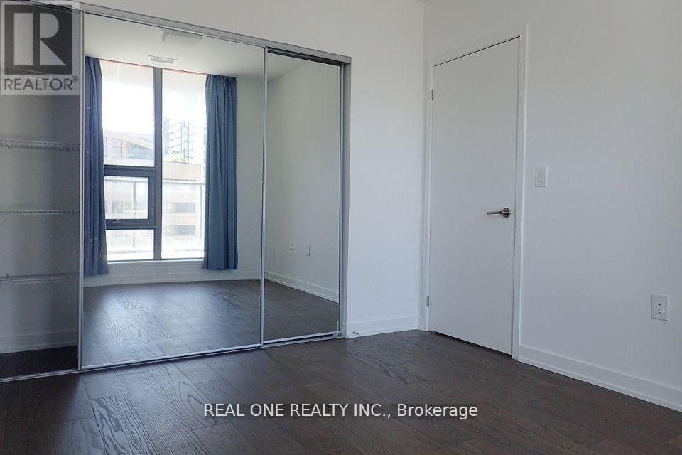 716 - 11 Wellesley Street W, Toronto, Ontario  M4Y 1E8 - Photo 10 - C13107498