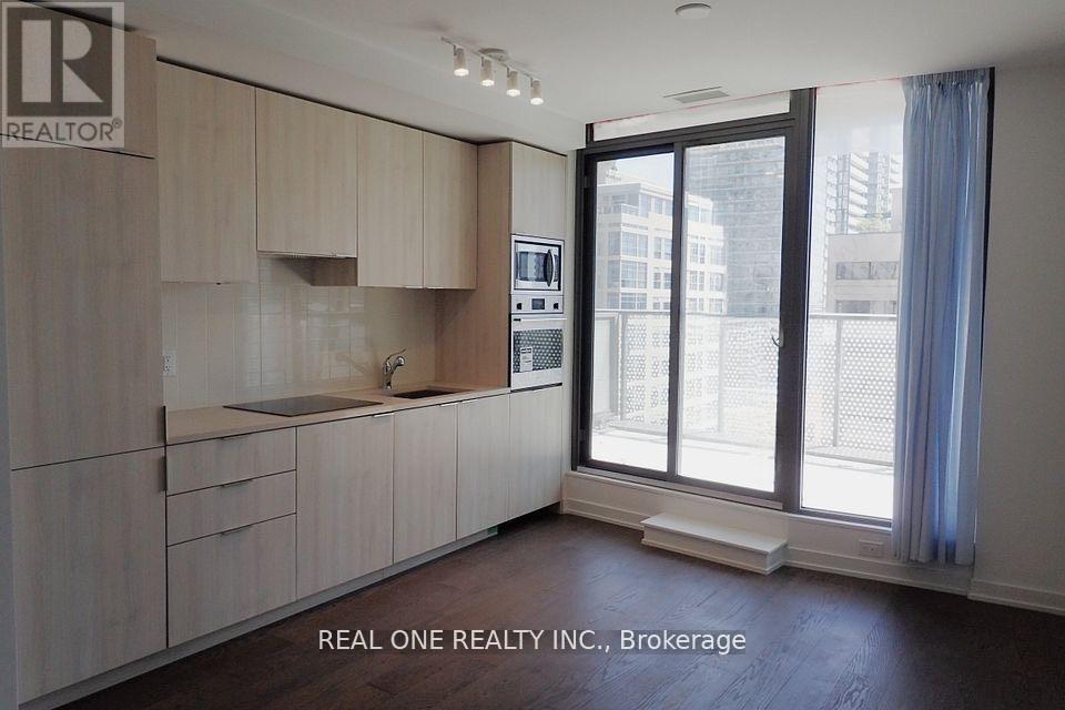 716 - 11 Wellesley Street W, Toronto, Ontario  M4Y 1E8 - Photo 2 - C13107498