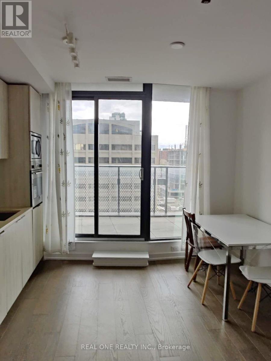 716 - 11 Wellesley Street W, Toronto, Ontario  M4Y 1E8 - Photo 4 - C13107498
