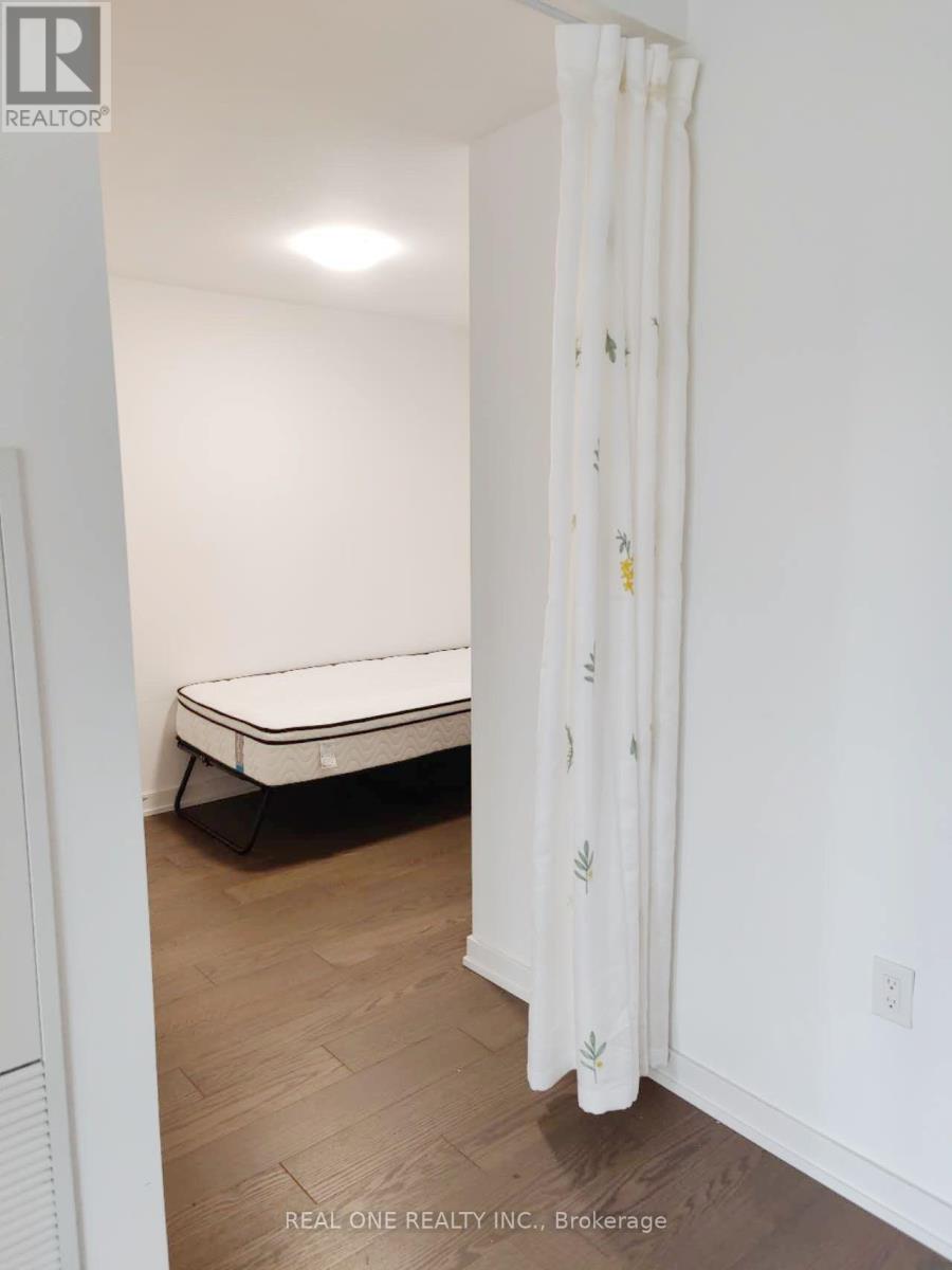 716 - 11 Wellesley Street W, Toronto, Ontario  M4Y 1E8 - Photo 7 - C13107498