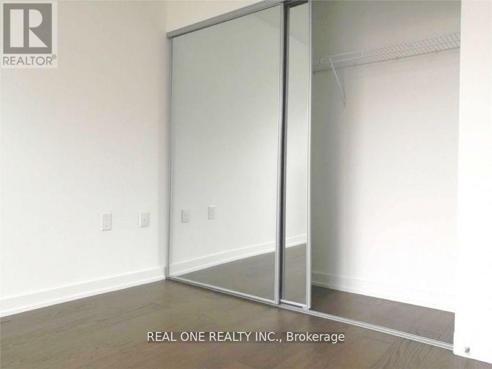 716 - 11 Wellesley Street W, Toronto, Ontario  M4Y 1E8 - Photo 9 - C13107498