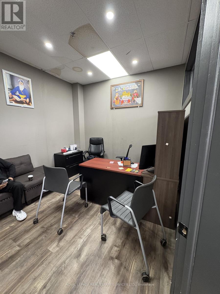 6-9 - 6 Bramsteele Road, Brampton, Ontario  L6W 1B3 - Photo 7 - W13075224