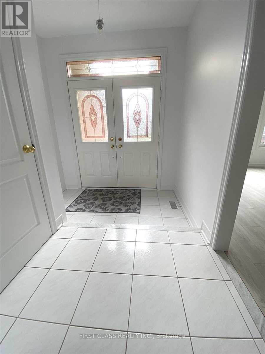 365 Meegan Court, Newmarket, Ontario  L3X 2B7 - Photo 2 - N13107502