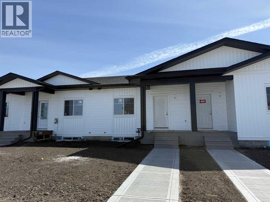 5 Gray Close, Sylvan Lake, Alberta  T4S 0W4 - Photo 1 - A2247502