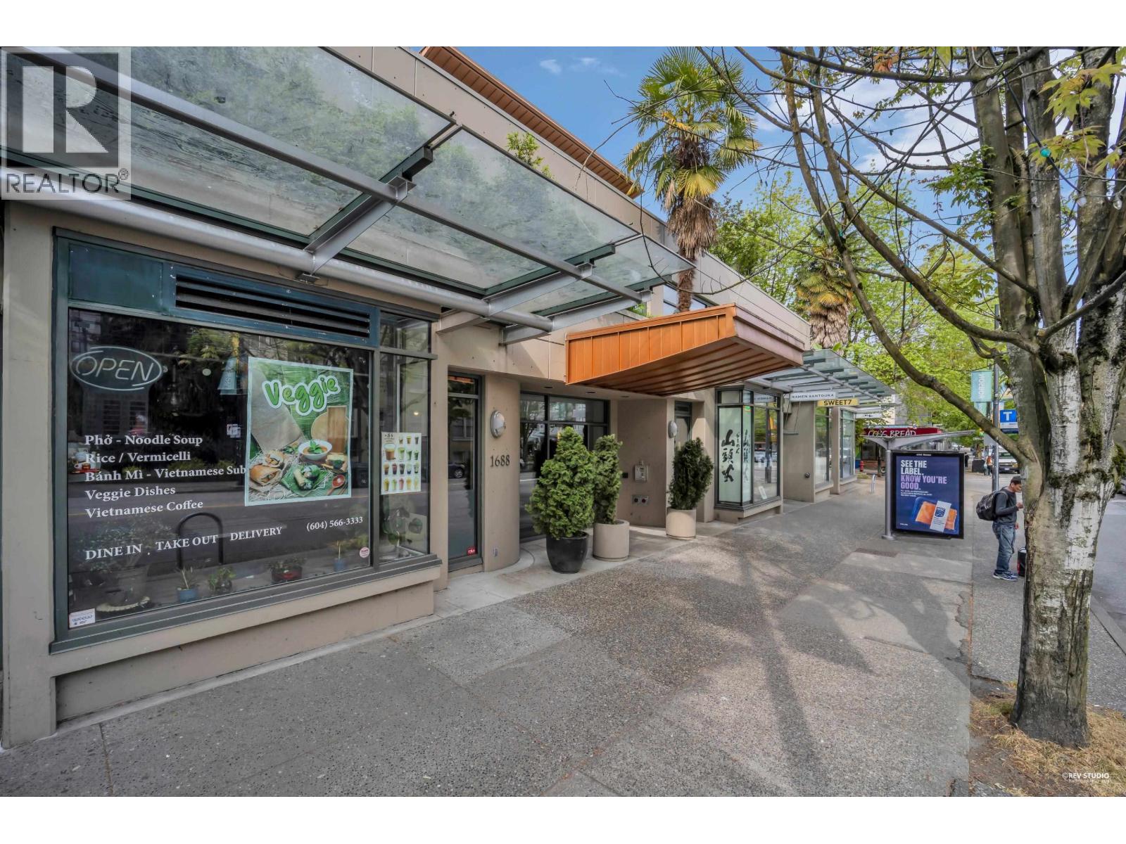 214 1688 Robson Street, Vancouver, British Columbia  V6G 1C7 - Photo 3 - R3119937