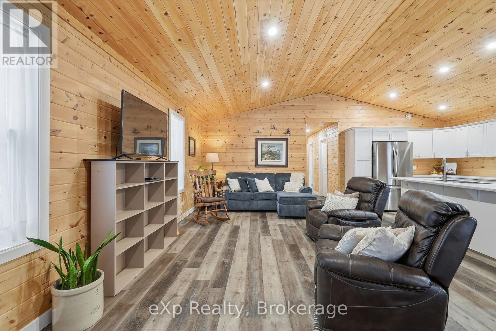 38 Miller Lake Road, Northern Bruce Peninsula, Ontario  N0H 1Z0 - Photo 18 - X12902374