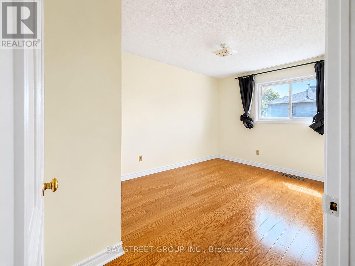2554 Valencia Road, Mississauga, Ontario  L5N 4L6 - Photo 21 - W12932578