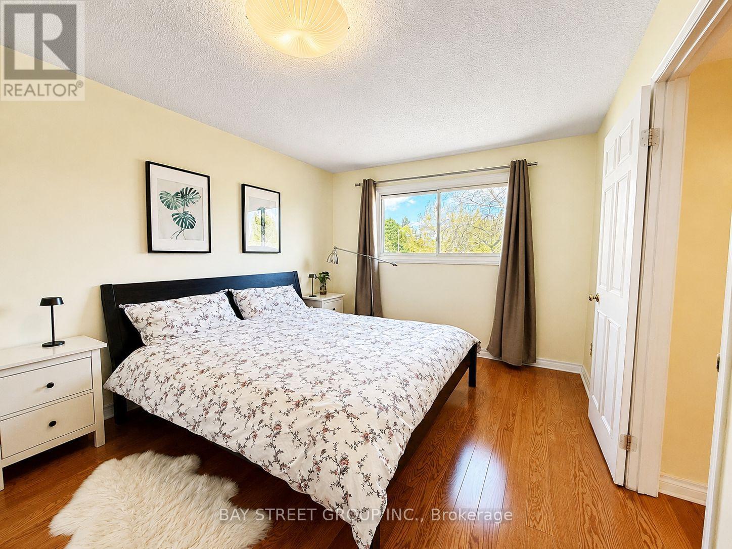 2554 Valencia Road, Mississauga, Ontario  L5N 4L6 - Photo 27 - W12932578