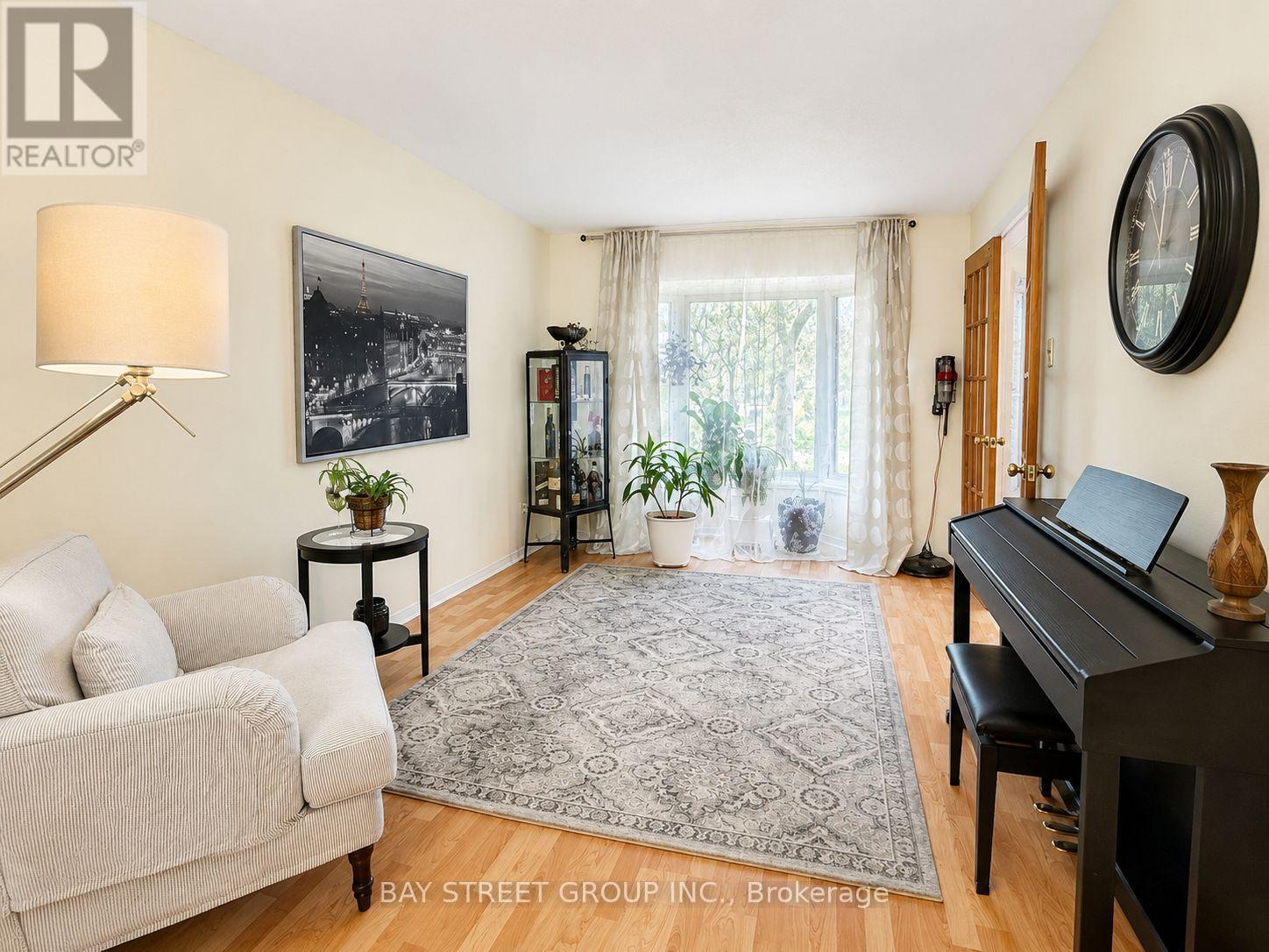 2554 Valencia Road, Mississauga, Ontario  L5N 4L6 - Photo 10 - W12932578