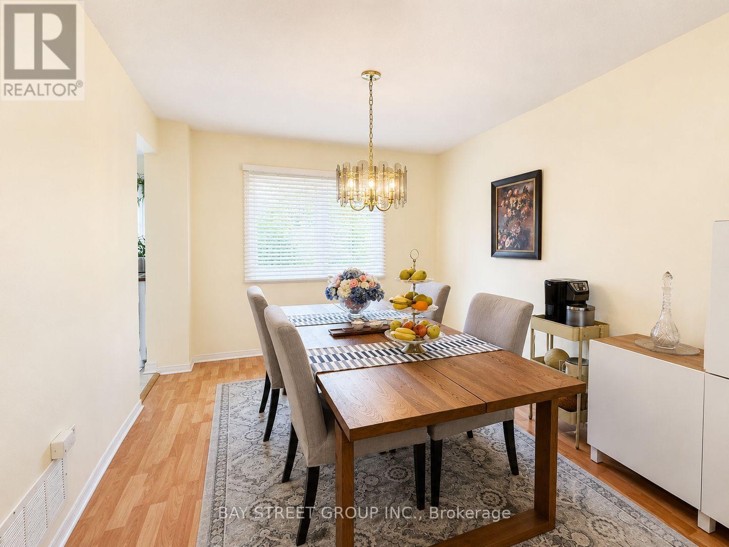 2554 Valencia Road, Mississauga, Ontario  L5N 4L6 - Photo 12 - W12932578