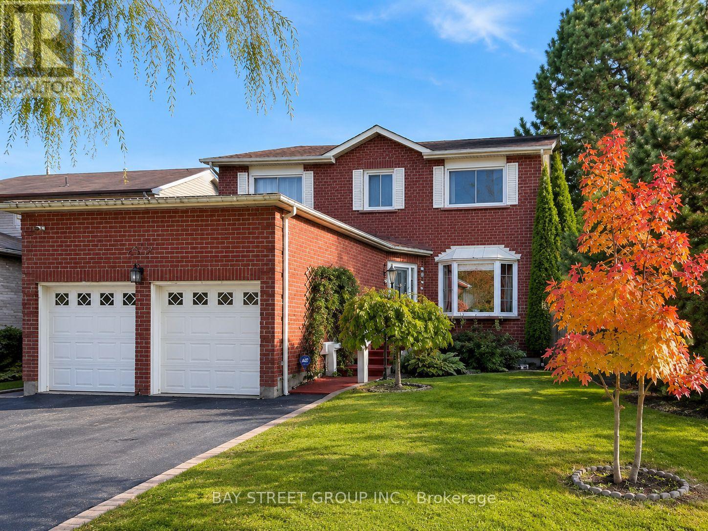 2554 Valencia Road, Mississauga, Ontario  L5N 4L6 - Photo 2 - W12932578