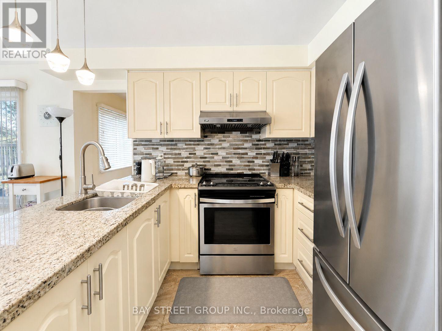 2554 Valencia Road, Mississauga, Ontario  L5N 4L6 - Photo 16 - W12932578