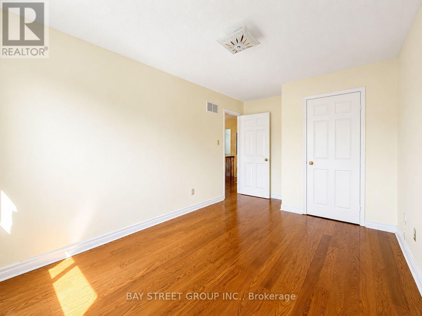 2554 Valencia Road, Mississauga, Ontario  L5N 4L6 - Photo 22 - W12932578