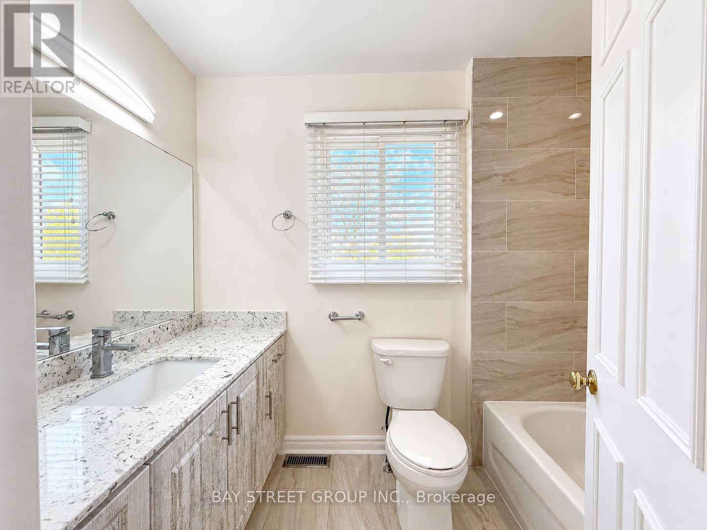 2554 Valencia Road, Mississauga, Ontario  L5N 4L6 - Photo 25 - W12932578