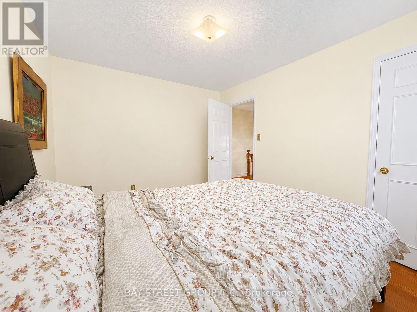 2554 Valencia Road, Mississauga, Ontario  L5N 4L6 - Photo 24 - W12932578