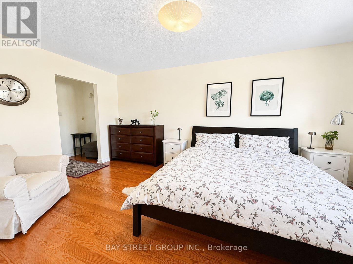 2554 Valencia Road, Mississauga, Ontario  L5N 4L6 - Photo 28 - W12932578