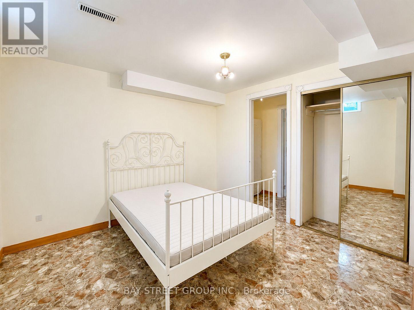 2554 Valencia Road, Mississauga, Ontario  L5N 4L6 - Photo 40 - W12932578