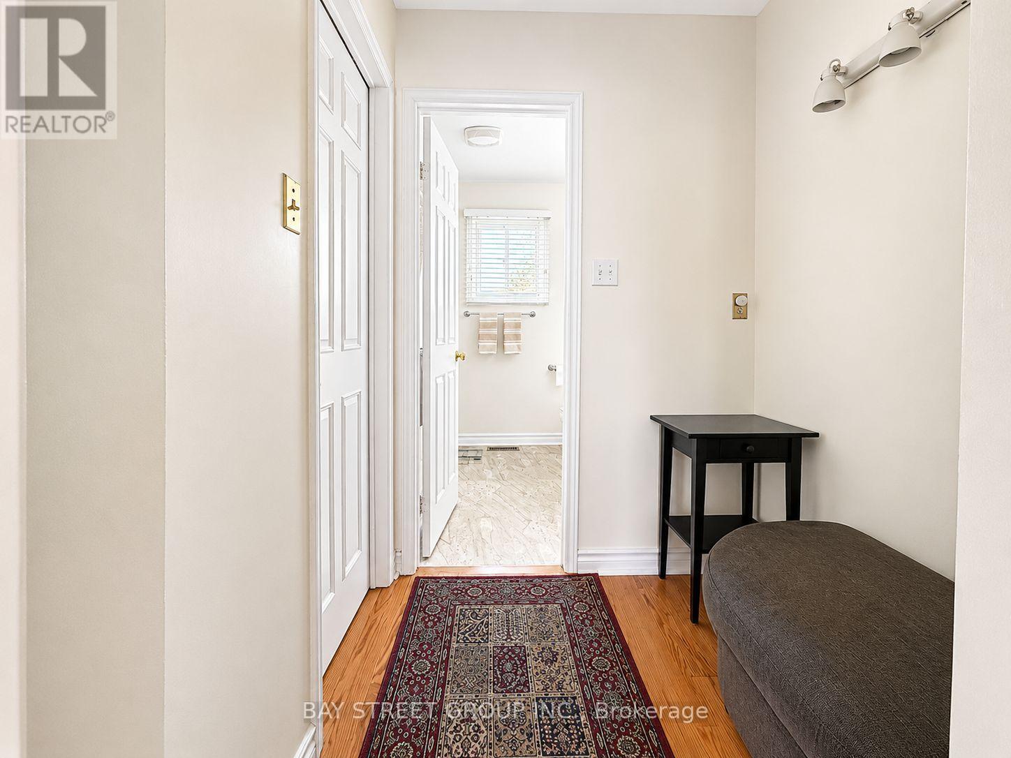 2554 Valencia Road, Mississauga, Ontario  L5N 4L6 - Photo 31 - W12932578
