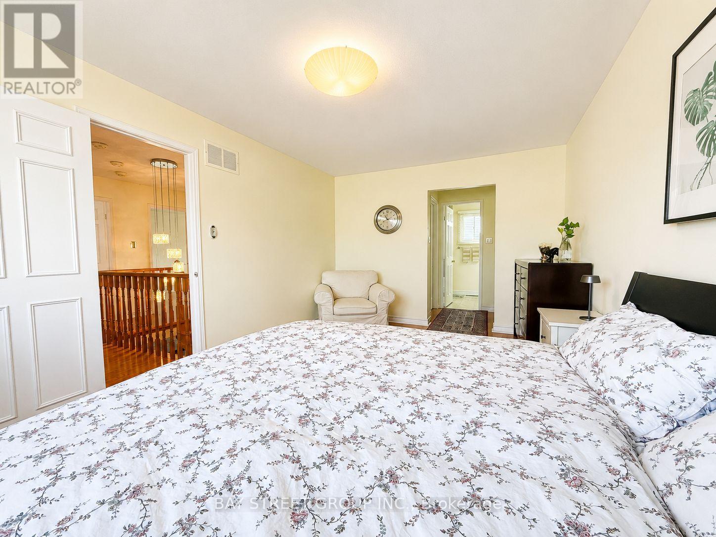 2554 Valencia Road, Mississauga, Ontario  L5N 4L6 - Photo 29 - W12932578