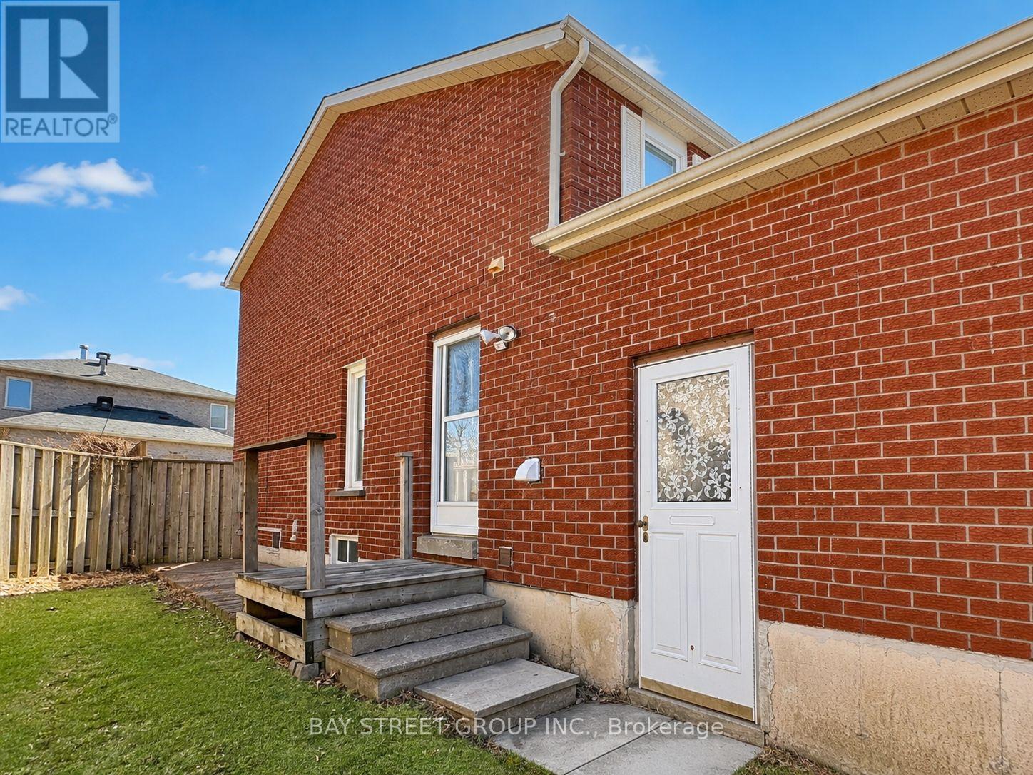 2554 Valencia Road, Mississauga, Ontario  L5N 4L6 - Photo 42 - W12932578