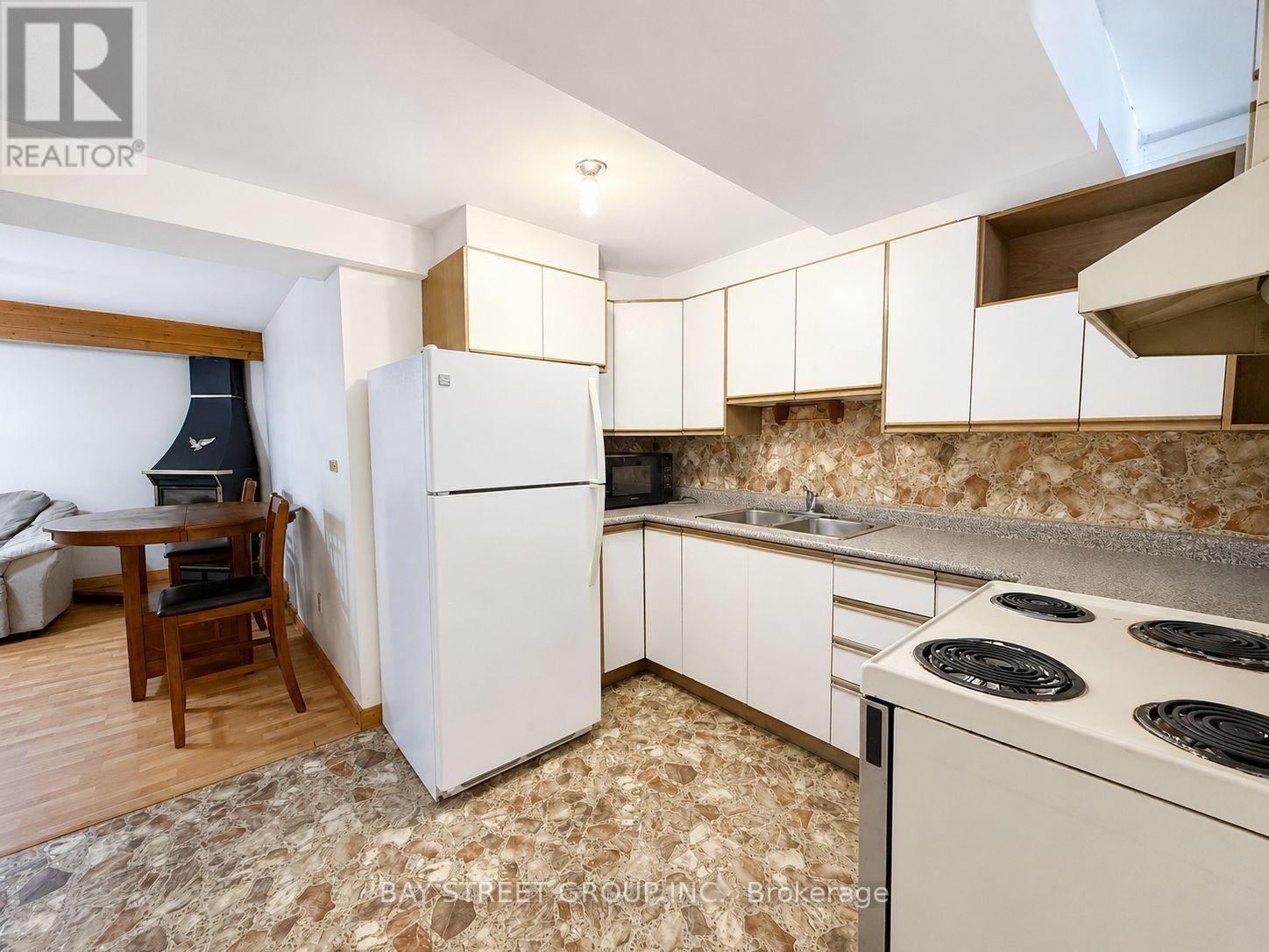 2554 Valencia Road, Mississauga, Ontario  L5N 4L6 - Photo 39 - W12932578