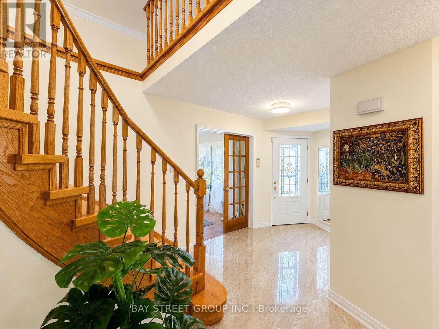 2554 Valencia Road, Mississauga, Ontario  L5N 4L6 - Photo 5 - W12932578