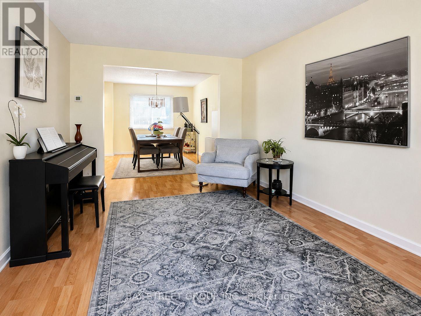 2554 Valencia Road, Mississauga, Ontario  L5N 4L6 - Photo 9 - W12932578