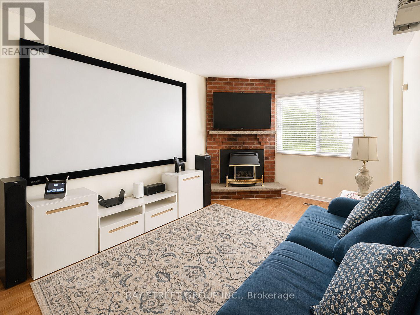 2554 Valencia Road, Mississauga, Ontario  L5N 4L6 - Photo 7 - W12932578