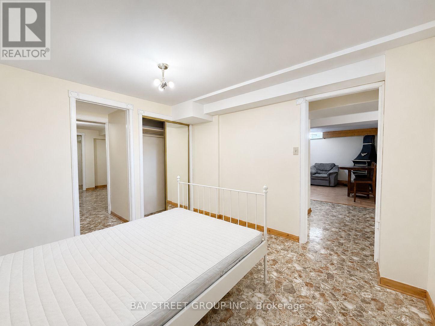 2554 Valencia Road, Mississauga, Ontario  L5N 4L6 - Photo 41 - W12932578