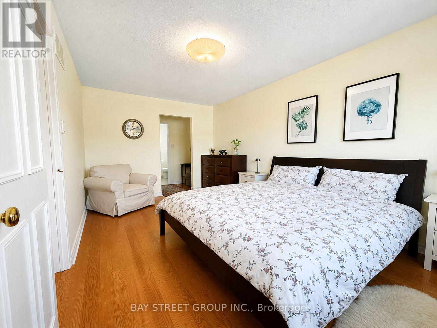 2554 Valencia Road, Mississauga, Ontario  L5N 4L6 - Photo 30 - W12932578